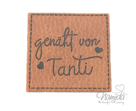 1 Stück - XL KuNSTLEDER LABEL GENÄHT VON TANTI - AUFNÄHER MIT VORGEDRUCKTER NÄHNAHT - 40mm x 40mm