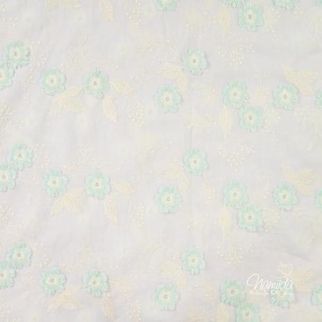 0,5 MTR. GESTICKTE BLÜMCHEN MINT BAUMWOLLE