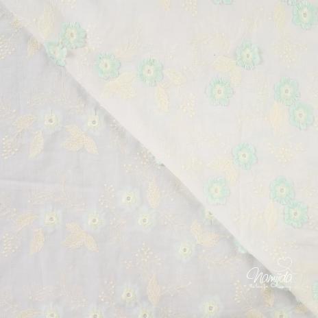 0,5 MTR. GESTICKTE BLÜMCHEN MINT BAUMWOLLE