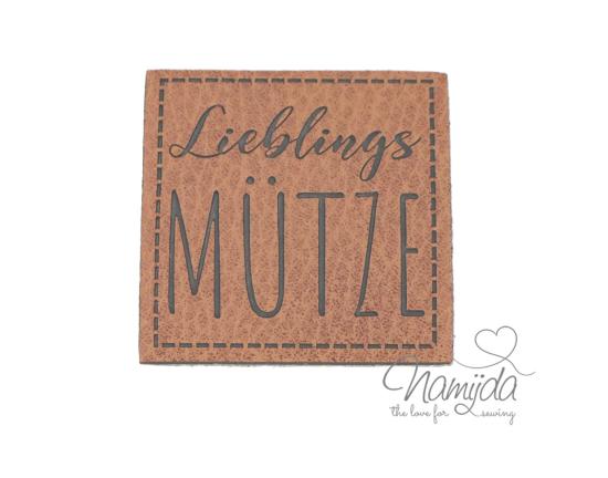 1 Stück - KuNSTLEDER LABEL -  Lieblings MÜTZE - AUFNÄHER MIT VORGEDRUCKTER NÄHNAHT - 40mm x 40mm