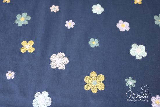 0,5 MTR. BESTICKTE DAISY BLÜMCHEN BAUMWoLLE - NAVY