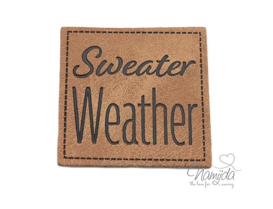 1 Stück - KuNSTLEDER LABEL - Sweater Weather - AUFNÄHER MIT VORGEDRUCKTER NÄHNAHT - 40mm x 40mm