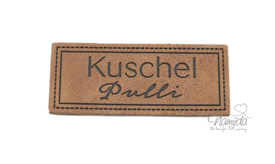 1 Stück - KuNSTLEDER LABEL - Kuschel Pulli - AUFNÄHER MIT VORGEDRUCKTER NÄHNAHT - 60mm x 25mm