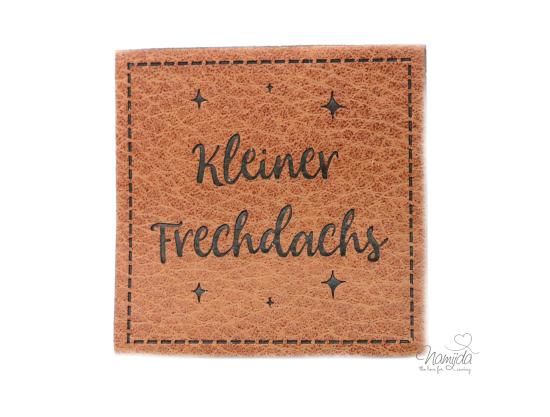 1 Stück - KuNSTLEDER LABEL - KLEINER FRECHDACHS  - AUFNÄHER MIT VORGEDRUCKTER NÄHNAHT -  45mm x45mm