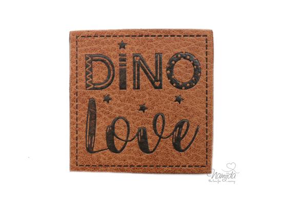 1 Stück - KuNSTLEDER LABEL - DINO LOVE  - AUFNÄHER MIT VORGEDRUCKTER NÄHNAHT -  45mm x45mm