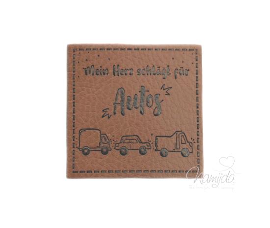 1 Stück - SOFT KuNSTLEDER LABEL - Mein Herz schlägt für Autos - AUFNÄHER MIT VORGEDRUCKTER NÄHNAHT -  40mm x40mm