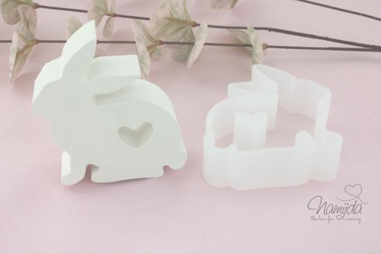 1 Stück ♥ GIESSFORM SILIKON - HÄSCHEN MIT LIEBE & HERZ sitzend 9cm ♥
