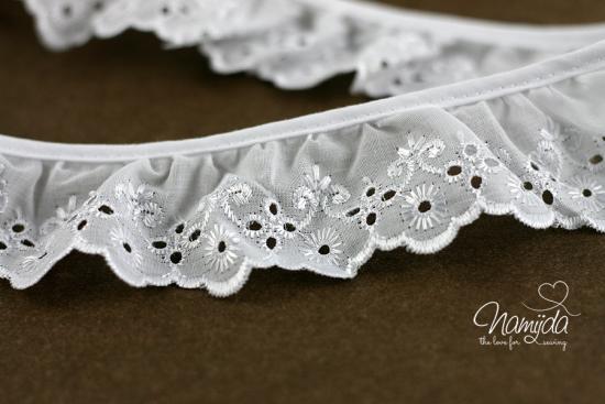 ♥1 Mtr. Wäschespitze gerüscht - Weiss - 5cm - glänzend ♥
