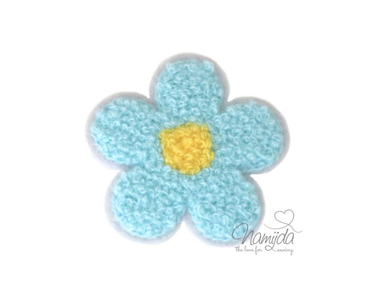 1 Stück - GÄNSEBLÜMCHEN EISBLAU CHENILLE PATCH