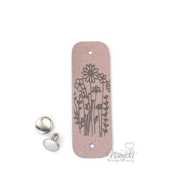1 Stück - KNiCK MiCH KuNSTLEDER LABEL - FLOWERS +  VERNICKELTE NIETE