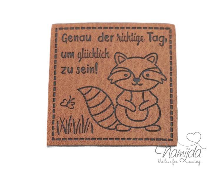1 Stück - KuNSTLEDER LABEL - Genau der richtige Tag...  - AUFNÄHER MIT VORGEDRUCKTER NÄHNAHT - 45mm x 45mm