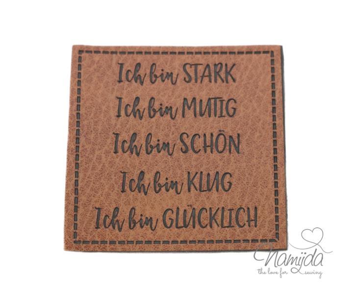 1 Stück - KuNSTLEDER LABEL - Ich bin...Stark, Mutig... - AUFNÄHER MIT VORGEDRUCKTER NÄHNAHT - 50mm x 50mm