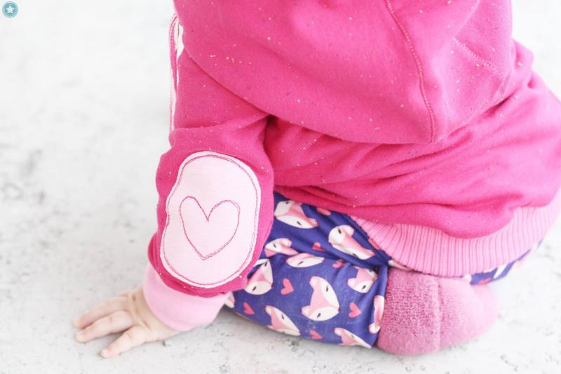 0,5 MTR. Kuschliger KONFETTI SWEAT BEERE - bunte Tupfen - Farbeffekte