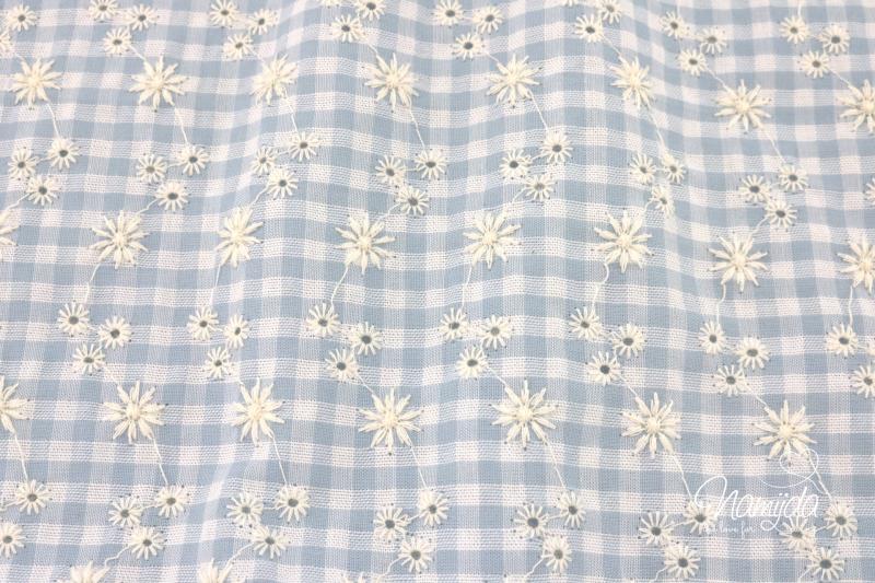 0,5 MTR. ♥ SEERSUCKER LOCHSTICKEREI Baumwolle Jeans ♥