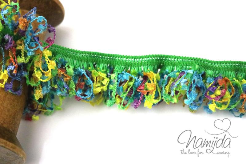 1 Mtr. TuTTI FRuTTI Fransenborte GRüN/REGENBOGEN - 3cm - elastisch