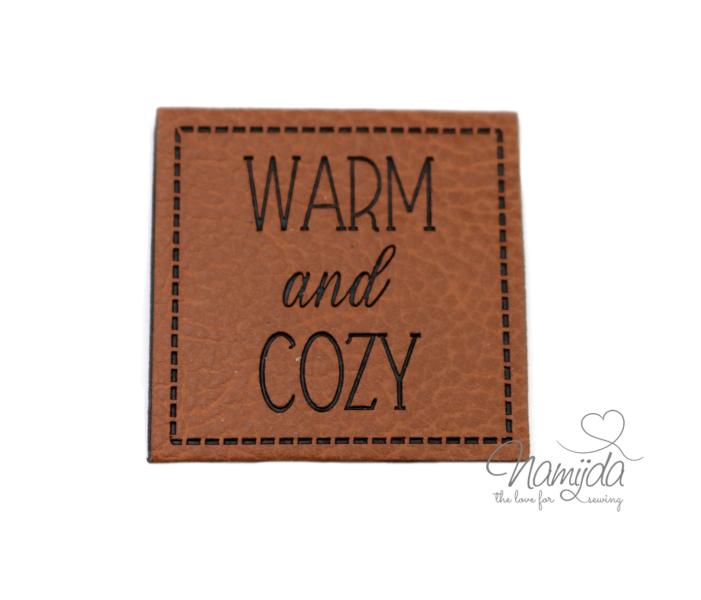 1 Stück - KuNSTLEDER LABEL - WARM and COZY - AUFNÄHER MIT VORGEDRUCKTER NÄHNAHT - 40mm x 40mm