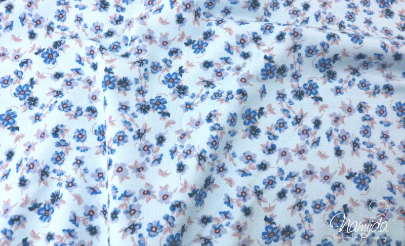 0,50 MTR. ♥ PETITE FLEUR STREUBLüMCHEN DUSTY BLUE JERSEY ♥