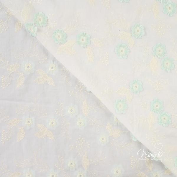 0,5 MTR. GESTICKTE BLÜMCHEN MINT BAUMWOLLE