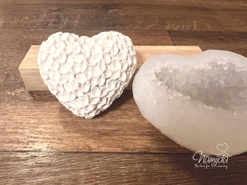 1 Stück ♥ GIESSFORM SILIKON - BLUMENHERZ MITTEL 8,6x3,5cm ♥