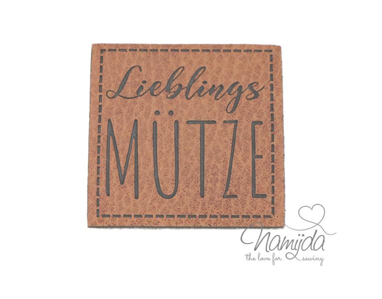 1 Stück - KuNSTLEDER LABEL -  Lieblings MÜTZE - AUFNÄHER MIT VORGEDRUCKTER NÄHNAHT - 40mm x 40mm
