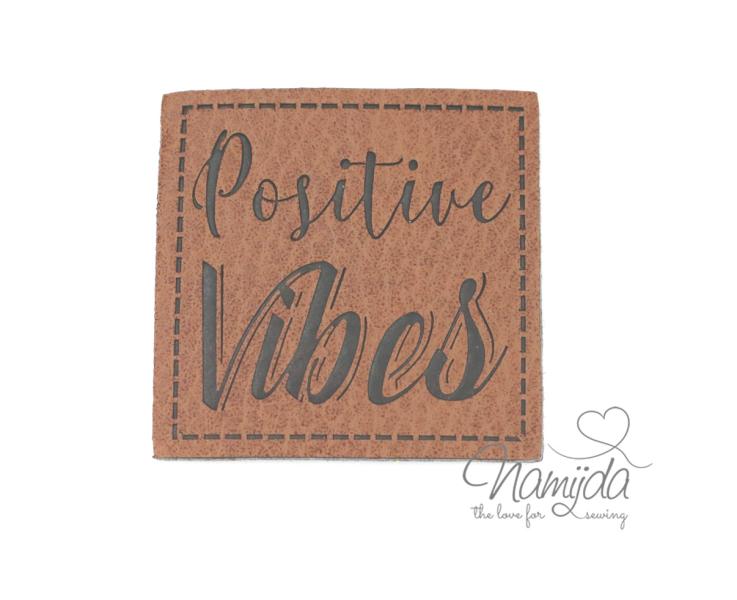 1 Stück - KuNSTLEDER LABEL - Positive Vibes - AUFNÄHER MIT VORGEDRUCKTER NÄHNAHT - 40mm x 40mm