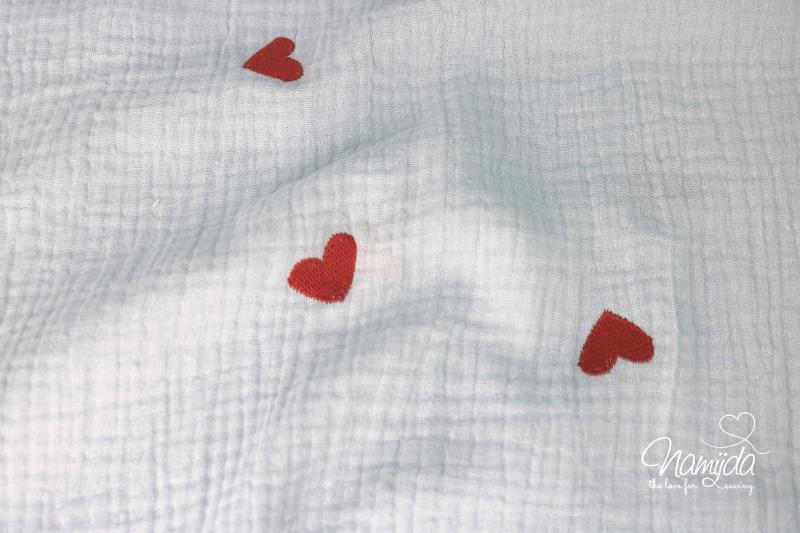 0,5 MTR. ♥ MuSSELIN GESTICKTE HERZEN HELLBLAU ♥