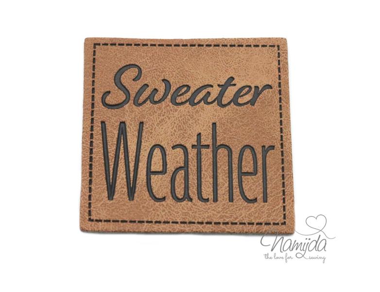 1 Stück - KuNSTLEDER LABEL - Sweater Weather - AUFNÄHER MIT VORGEDRUCKTER NÄHNAHT - 40mm x 40mm