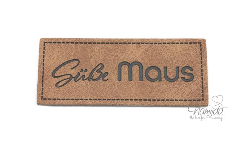 1 Stück - KuNSTLEDER LABEL - Süße Maus  - AUFNÄHER MIT VORGEDRUCKTER NÄHNAHT - 60mm x 25mm