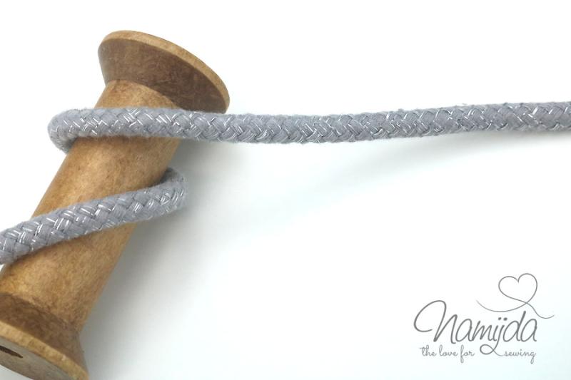 1 MTR. ♥ GEFLoCHTENE LUREX HooDIE KORDEL - HELLgrau/SILBER - 10mm ♥