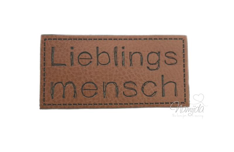 1 Stück - SOFT KuNSTLEDER LABEL - Lieblingsmensch - AUFNÄHER MIT VORGEDRUCKTER NÄHNAHT -  30mm x 60mm
