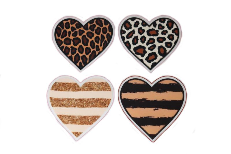 1 Stück - BÜGELBILD 4 LEO HEARTS NATUR 8,5x8,5cm