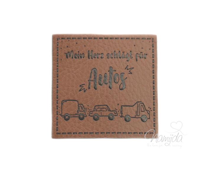1 Stück - SOFT KuNSTLEDER LABEL - Mein Herz schlägt für Autos - AUFNÄHER MIT VORGEDRUCKTER NÄHNAHT -  40mm x40mm