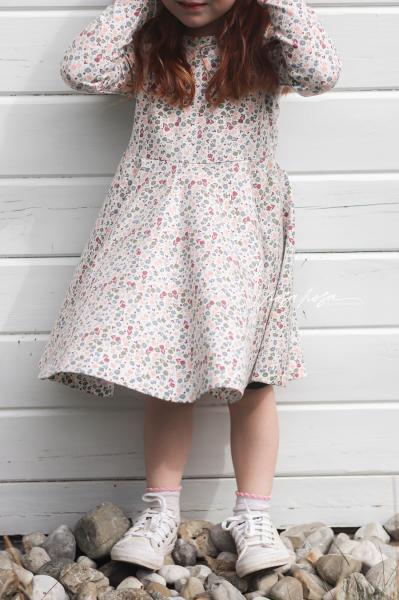 0,5 MTR.  STREUBLÜMCHEN APRICOT/DUSTYBLUE/KHAKI - JERSEY