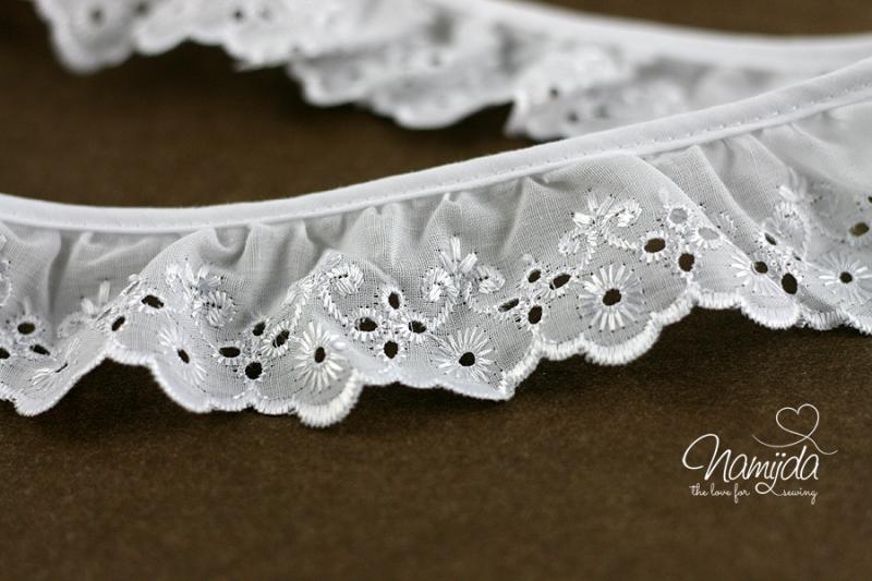 ♥1 Mtr. Wäschespitze gerüscht - Weiss - 5cm - glänzend ♥