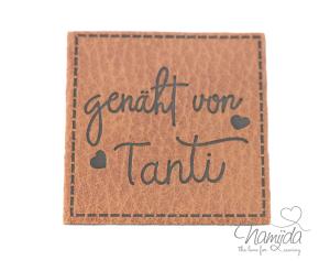 1 Stück - XL KuNSTLEDER LABEL GENÄHT VON TANTI - AUFNÄHER MIT VORGEDRUCKTER NÄHNAHT - 40mm x 40mm