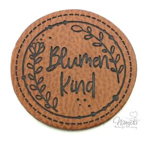 1 Stück - KuNSTLEDER LABEL - BLUMENKIND - AUFNÄHER MIT VORGEDRUCKTER NÄHNAHT - Kreis 45mm